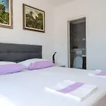 Jelena Vila Zastražišće